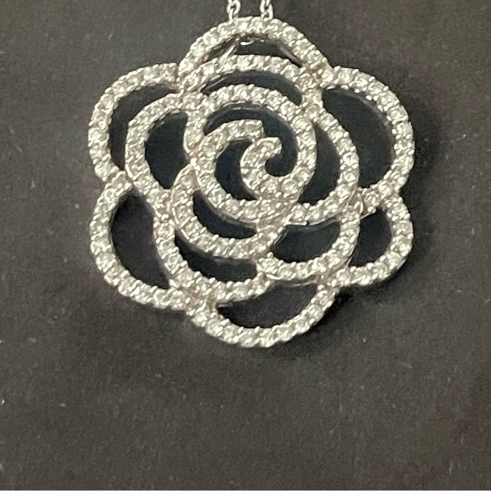 1 CT 14K Gold Diamond Flower Pendant Necklace